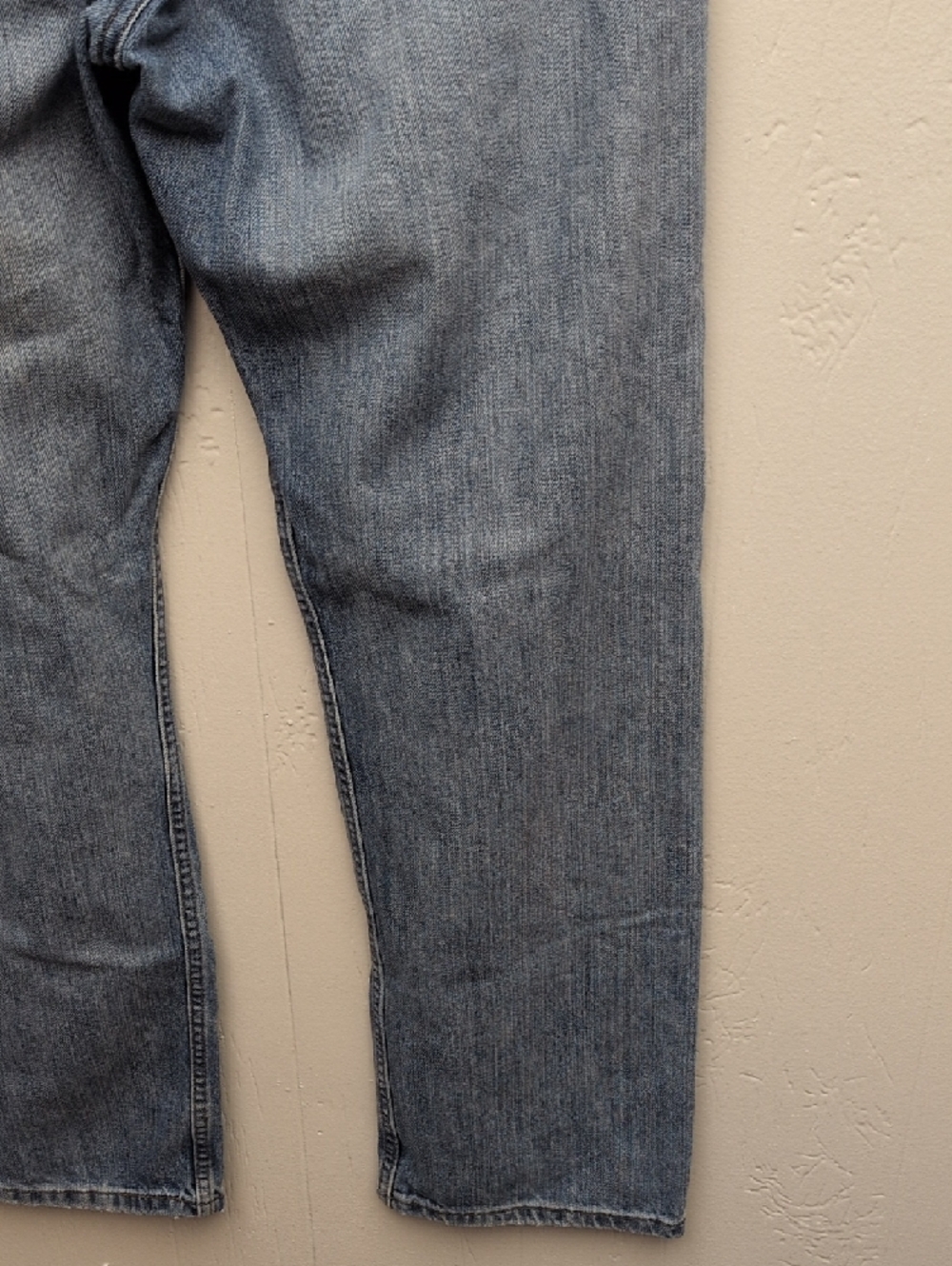 Levi's Men's Light Blue Denim Jeans with Leather Patch - Picture 11 of 16